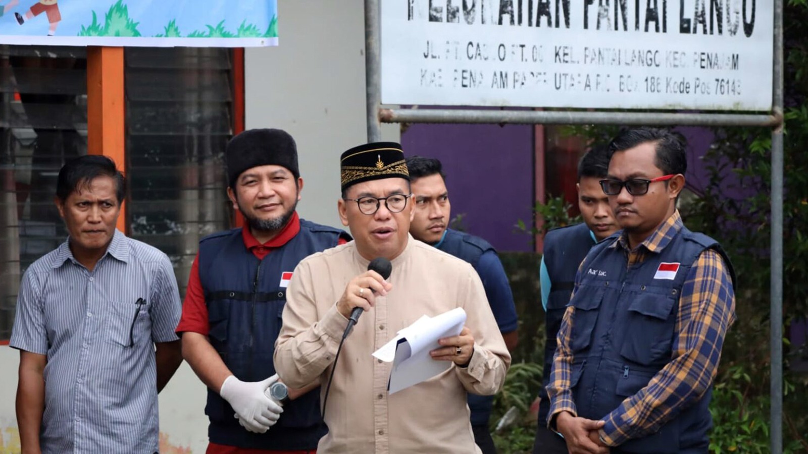 Wujudkan Kepedulian untuk Masyarakat, Pj Bupati PPU Buka Kegiatan Khitanan Massal di Pantai Lango