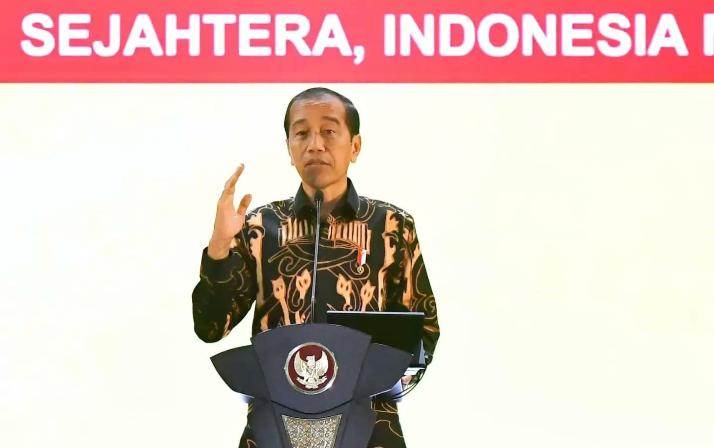 Presiden RI Jokowi saat membuka Rakernas Apeksi XVII Tahun 2024, di Balikpapan Sport and Convention Center (BSCC)/DOME Kota Balikpapan, pada Selasa (4/6/2024). Foto: BorneoFlash/Ist