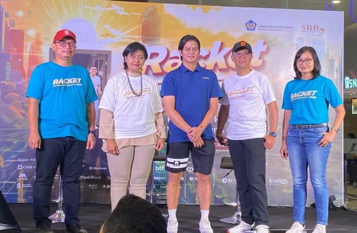 Racket Fun Savings Bond Ritel menghadirkan narasumber yakni Direktur Surat Utang Negara, Deni Ridwan dan juga Pelatih sekaligus Atlet Bulutangkis Nasional, Andrei Adistia, di Mall Living Plaza Balikpapan, pada hari Sabtu (22/6/2024). Foto: BorneoFlash/Niken Sulastri
