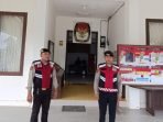 Satuan Samapta Polres PPU memperketat pengawasan dengan menggelar patroli intensif, di Kantor KPU Kabupaten PPU, pada hari Sabtu (15/6/2024). Foto: HO/Humas Polda Kaltim