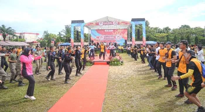 Senam aerobik setelah kegiatan Fun Bike di Lapangan M. Yasin Satbrimobda Polda Kaltim, pada Sabtu (29/6/2024). Foto: HO/Humas Polda Kaltim