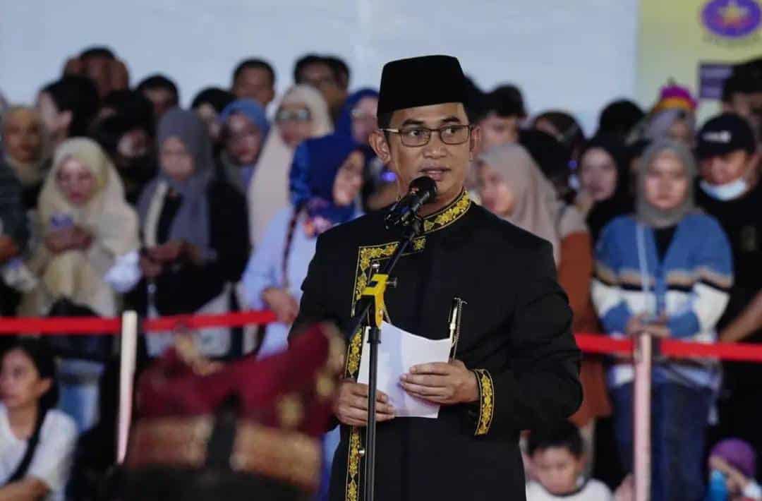 Wali Kota Balikpapan, H Rahmad Mas'ud Saat Menghadiri Karnaval Budaya Nusantara yang menjadi rangkaian Rakernas ke XVII APEKSI Tahun 2024 di Kota Balikpapan. Foto: BorneoFlash/IST