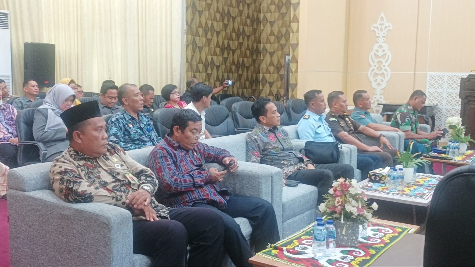 DPRD Kota Balikpapan menggelar rapat paripurna, di ruang rapat paripurna DPRD Balikpapan, Kamis 13 Juni 2024.