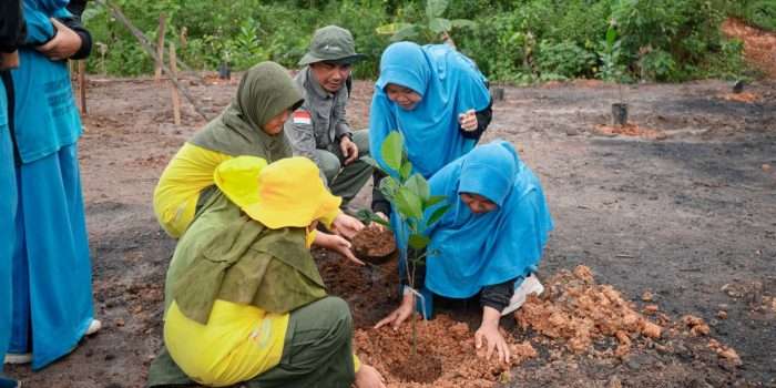 Turut serta pada kegiatan "Restorasi Lahan untuk Pangan dan Pengembangan Lebah Madu Kelulut". Foto: HO/Ist