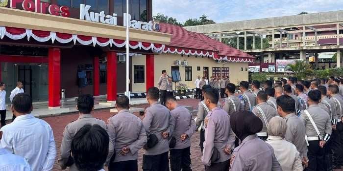 Apel Jam Pimpinan yang dipimpin langsung oleh Kapolres Kutai Barat AKBP Kade Budiyarta, Senin (22/07/2024) pagi. Foto: HO/Humas Polres Kubar