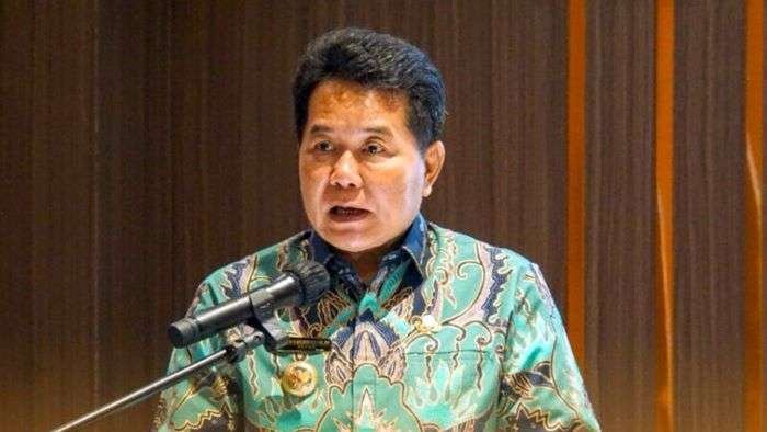 Bupati Bonifasius Geh saat membuka Rakor Pokja PKP Kabupaten Mahulu, di ruang Mandava V, Hotel Fugo Samarinda. Senin (15/07/2024). Foto: HO/Prokopim Mahulu