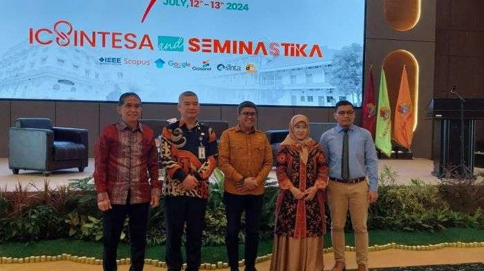 Konferensi Internasional Hybrid Tahun 2024, berlangsung di Ballroom Cheng Ho Universitas Mulia Balikpapan, pada hari Jumat, 12/07/24. Foto: BorneoFlash.com/Niken Sulastri