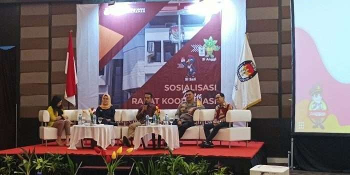 KPU Balikpapan menggelar Sosialisasi dan Rapat Koordinasi Pembentukan TPS Lokasi Khusus, di Swiss Belhotel Balikpapan, pada hari Sabtu (13/7/2024). Foto: BorneoFlash/Niken Sulastri