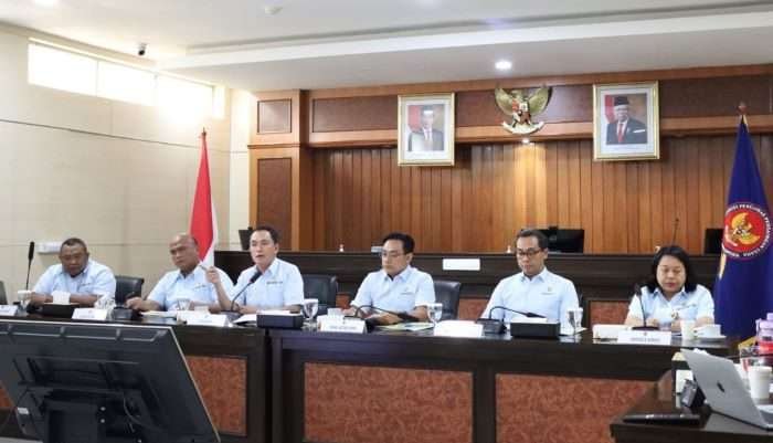 Ketua Komisi Pengawas Persaingan Usaha Republik Indonesia, M. Fanshurullah Asa beserta jajaran. Foto: BorneoFlash/Ist