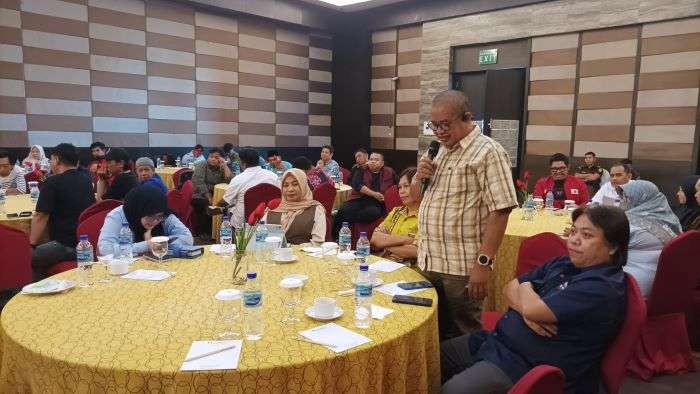 Diskusi publik peraturan komisi pemilihan umum (KPU) nomor 8 tahun 2024 tentang pencalonan Gubernur, Wakil Gubernur, Wali Kota dan Wakil Wali Kota serta Bupati dan Wakil Bupati, di Swiss Belhotel Balikpapan, pada hari Selasa (23/7/2024). Foto: BorneoFlash/Niken Sulastri