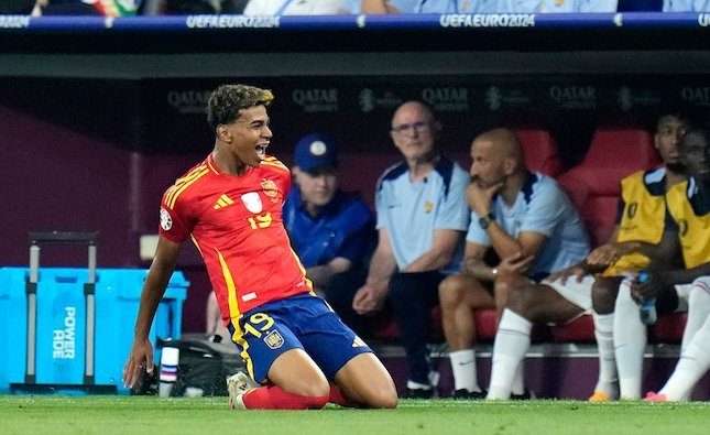 Selebrasi Lamine Yamal dalam laga Spanyol vs Prancis di semifinal Euro 2024, Rabu (10/7/2024). Foto: @AP Photo-Hassan Ammar