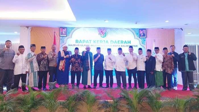 Majelis Ulama Indonesia (MUI) Kota Balikpapan melaksanakan Rapat Koordinasi, di Horison Ultima Hotel Balikpapan, pada hari Sabtu (13/7/2024). Foto: BorneoFlash/Niken Sulastri