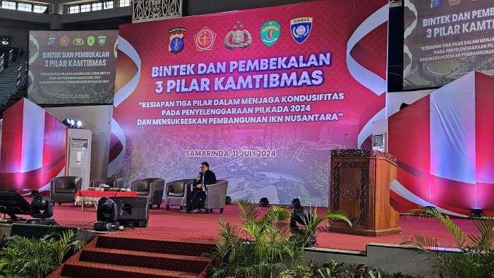 Pembinaan Teknis dan Pembekalan Tiga Pilar Kamtibmas, dalam menjaga kondusifitas pada penyelenggaraan Pemilu Daerah 2024 yang digelar di GOR 27 September Universitas Mulawarman, pada hari Kamis (11/7/2024). Foto: HO/Humas Polda Kaltim