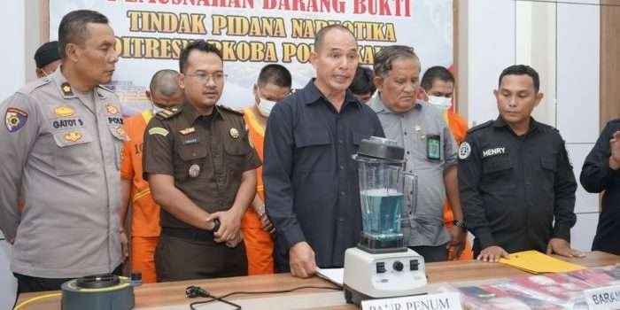 Pemusnahan barang bukti narkotika jenis sabu seberat 99,39 Gram di ruang Rapat Direktorat Reserse Narkoba Polda Kaltim, Kamis (18/07/2024). Foto: HO/Humas Polda Kaltim