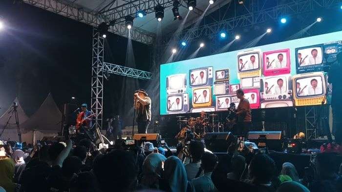 Penampilan Group Band Padi Reborn Hiburan Rakyat yang digelar pada hari Selasa (9/7/2024) Malam. Foto: BorneoFlash/Niken Sulastri