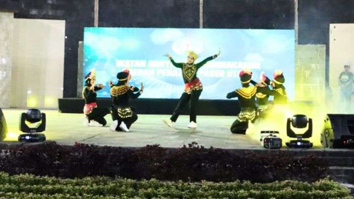 Pentas Seni dan Gebyar UMKM dalam rangka memeriahkan Hari Bhakti Adhyaksa ke-64 dan Hari Ulang Tahun ke-XXIV Ikatan Adhyaksa Darmakarini yang digelar oleh Kejari PPU di Alun-alun Panyembolum pada Sabtu (20/07/2024) malam. Foto: IST/DiskominfoPPU