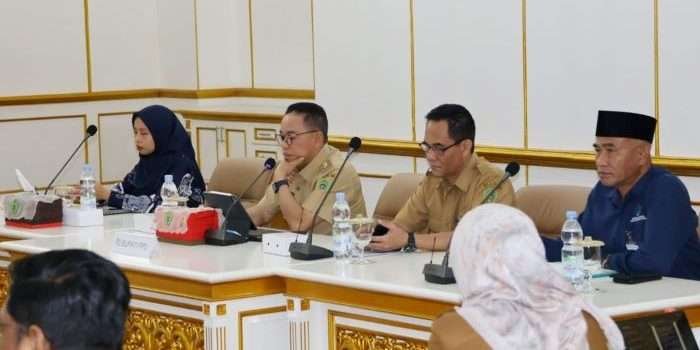 Pj Bupati PPU Makmur Marbun saat membuka Coaching Metadata Statistik Sektoral Kabupaten PPU Tahun 2024 yang dilaksanakan Diskominfo, Senin, (15/7/2024). Foto: IST/DiskominfoPPU