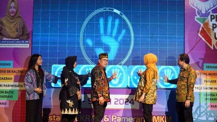 Pj Bupati PPU Makmur Marbun, saat membuka PPU Fest 2024 yang digelar di halaman Stadion Panglima Sentik, Kilometer 09, Kelurahan Nipah-Nipah, pada Senin (1/7/2024) malam. Foto: IST/DiskominfoPPU