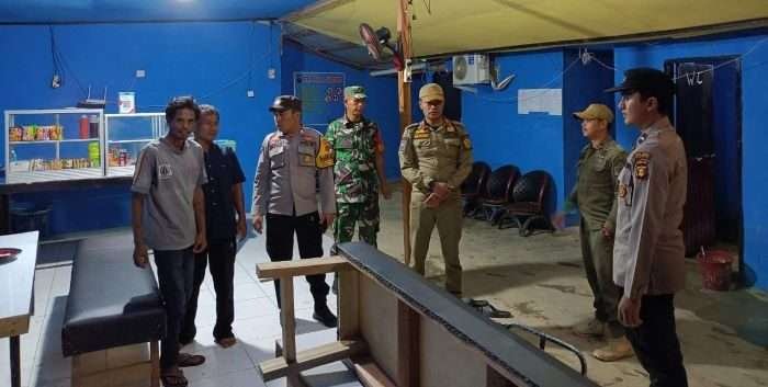 Polsek Babulu menggelar kegiatan patroli gabungan bersama TNI dan Satpol PP, pada hari Sabtu (6/7/2024) malam. Foto: HO/Humas Polda Kaltim