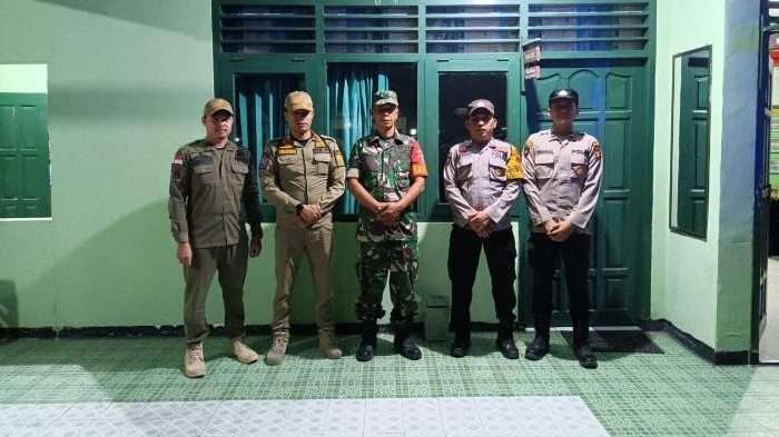 Polsek Babulu menggelar kegiatan patroli gabungan bersama TNI dan Satpol PP, pada hari Sabtu (6/7/2024) malam. Foto: HO/Humas Polda Kaltim