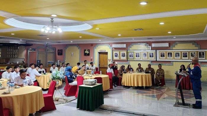 Program pelatihan dan sertifikasi yang merupakan hasil kerja sama dengan Pusat Pengembangan Sumber Daya Manusia Minyak dan Gas Bumi (PPSDM Migas) ini secara resmi diluncurkan di Ruang Recreation Hall A PHSS Lapangan Bada pada Senin (22/7/2024). Foto: HO/PHI