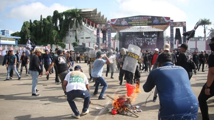 Simulasi Sispamkota di Halaman parkir Stadion Rondong Demang, pada Selasa (30/7/2024). Foto: HO/Humas Polres Kukar