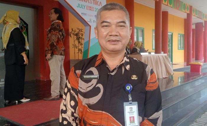 Staf Ahli Bidang Sosial, Kesejahteraan dan Pengembangan SDM Setda Kota Balikpapan, Adamin Siregar hadir di International Hybrid Conferences Tahun 2024, berlangsung di Ballroom Cheng Ho Universitas Mulia Balikpapan, pada hari Jumat (12/7/2024). Foto: BorneoFlash/Niken Sulastri