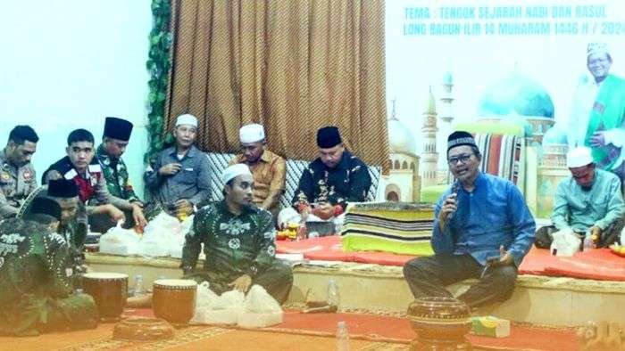 Staf ahli Bidang Pemerintahan dan Kesra Dodit Agus Riyono menghadiri Pengajian Umum Tahun Baru Islam 1446 H dan pemberian santunan anak yatim di Ponpes Walisongo Mahulu, Sabtu (20/07/2024). Foto: HO/Prokopim Mahulu