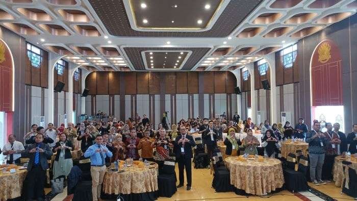 Universitas Mulia Balikpapan gelar International Hybrid Conferences Tahun 2024, di Ballroom Cheng Ho Universitas Mulia Balikpapan, pada hari Jumat (12/7/2024). Foto: BorneoFlash/Niken Sulastri