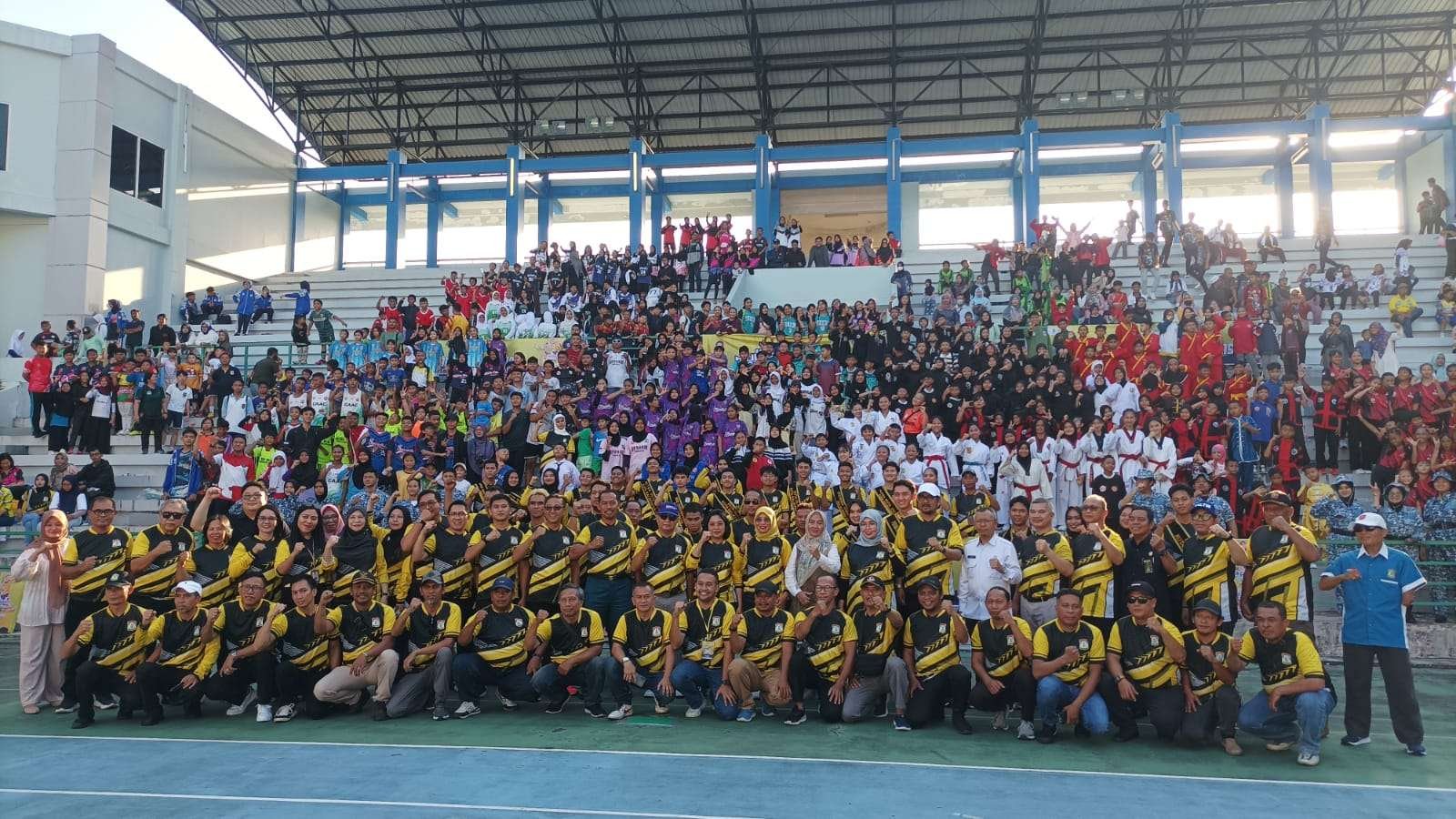 Ribuan pelajar tingkat SD dan SMP mengikuti Multi Event Olahraga Pelajar Tahap I Kota Balikpapan Tahun 2024 berlangsung, di Balikpapan Tennis Stadium, pada hari Rabu, 24 Juli 2024.