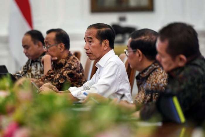 Presiden Joko Widodo memimpin rapat terbatas (Ratas) di Istana Merdeka. Foto : Instagram @kemensegneg.ri