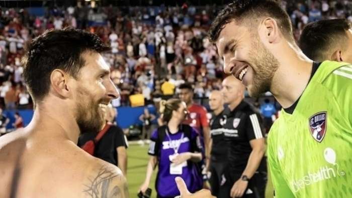 Kiper Naturalisasi Indonesia Maarten Paes (kanan) saat memperkuat klubnya FC Dallas ketika melawan klub Lionel Messi (kiri) Inter Miami. Foto : Instagram Maarten Paes