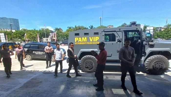 Pelatihan Peragaan Pengamanan Rangkaian VVIP yang dilaksanakan di Lobby Selasar Mako Polresta Balikpapan oleh jajaran Polresta, Rabu (10/7/2024). Foto: HO/Humas Polresta Balikpapan