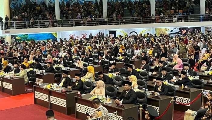 Anggota DPRD Balikpapan Periode 2024-2029 usai dilantik menempati kursi masing-masing. Foto: BorneoFlash/Niken Sulastri