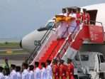 Duplikat bendera pusaka dan teks proklamasi tiba di Bandara Internasional Sultan Aji Muhammad Sulaiman (SAMS) Sepinggan Balikpapan, pada hari Sabtu (10/8/2024). Foto: BorneoFlash/Niken Sulastri