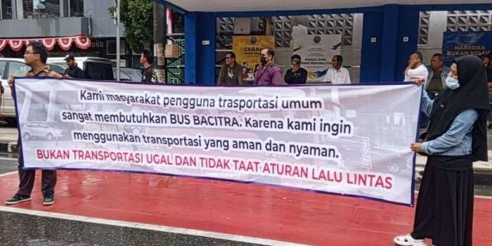 Gabungan Elemen Masyarakat Lakukan Aksi Damai Minta Bus BCT Beroperasi