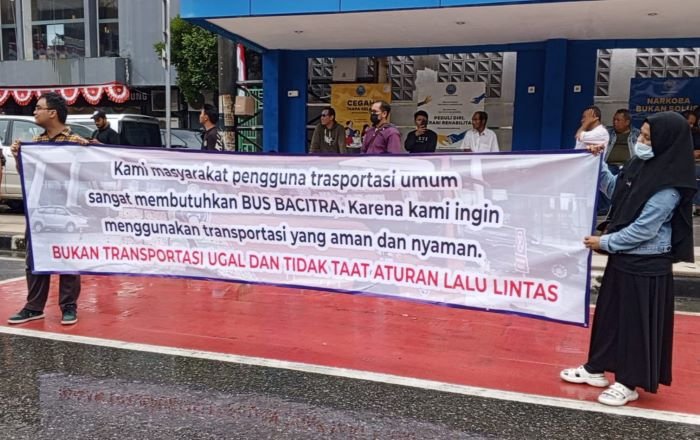 Gabungan Elemen Masyarakat Lakukan Aksi Damai Minta Bus BCT Beroperasi