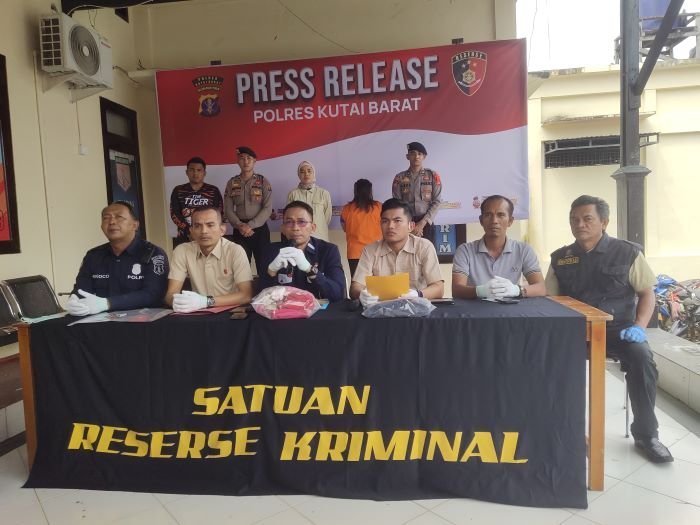 Polres Kutai Barat Gelar Konferensi Pers atas Kasus Penganiayaan Orang Tua terhadap Anak Berusia 9 Tahun