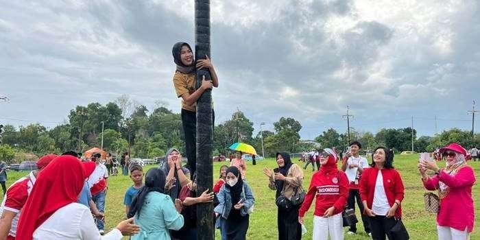 Rangkaian Kegiatan HUT Kemerdekaan RI, Pemkot Balikpapan  Gelar Lomba Panjat Pinang