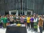 Panitia Pelaksana HUT ke-79 RI, menggelar doa bersama di Istana Garuda, Ibu Kota Nusantara (IKN) pada Jumat (16/8/2024). Foto: HO/BPMI Setpres