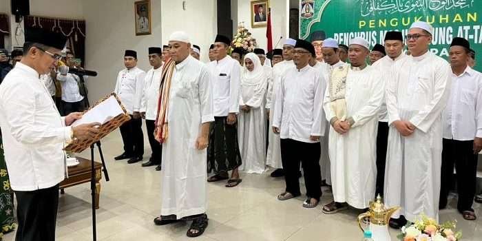 Pengukuhan Pengurus Masjid Agung At Taqwa Balikpapan Periode 2024-2029 oleh Wali Kota Balikpapan H. Rahmad Mas'ud, di Rumah Jabatan Wali Kota Balikpapan, pada hari Rabu (14/8/2024) malam. Foto: BorneoFlash/Niken Sulastri