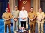 Pj Bupati PPU Makmur Marbun, saat melakukan pertemuan dengan Presiden Jokowi di Istana Garuda di IKN, bersama Pj Gubernur Kaltim Akmal Malik, Wali Kota Samarinda Andi Harun dan Wali Kota Balikpapan Rahmad Mas’ud. Foto: IST/DiskominfoPPU