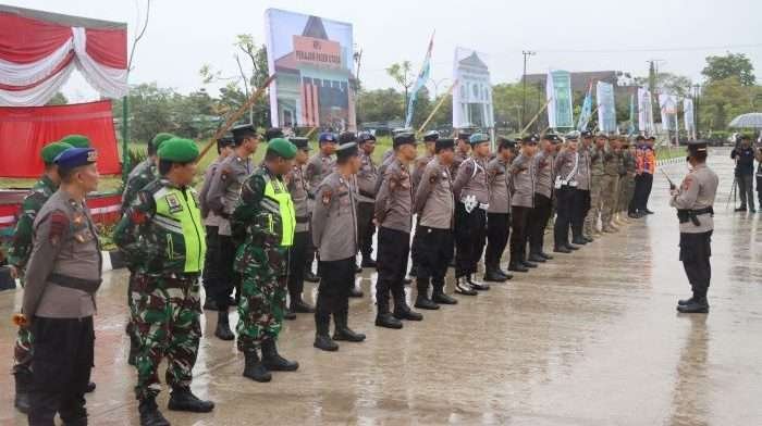 Polres Penajam Paser Utara Polda Kaltim menggelar peragaan Simulasi Sistem Pengamanan Kota (Sispamkota) persiapan Pilkada Serentak 2024, di Halaman Mapolres PPU, Kamis (22/8/2024) pagi. Foto: HO/Humas Polres PPU