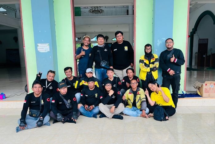 Sambut Berkah HUT Ke-79 RI, Komunitas Driver Maxim di Samarinda Lakukan Aksi Bersih-bersih Masjid