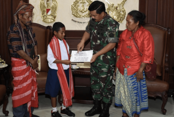 TNI Angkatan Darat menjelaskan alasan bocah pemanjat tiang bendera dalam upacara HUT ke-73 RI di Nusa Tenggara Timur, Yohanes Gama Marschal Lau alias Joni tidak lolos dalam seleksi Caba PK TNI AD 2024.