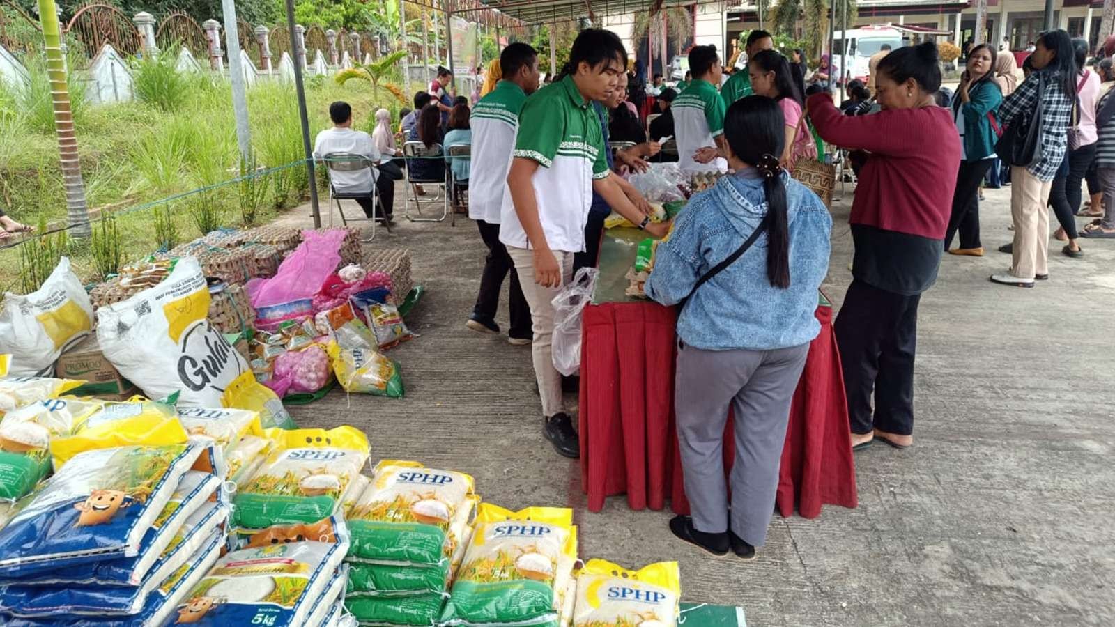 Dinas Ketahanan Pangan Kutai Barat Gelar Operasi Pasar Upaya Stabilkan Harga Pangan Gerakan Pangan Murah (GPM) di Halaman Gedung PKK Kabupaten Kutai Barat pada Selasa, 6 Agustus 2024. HO/IST Kutai Barat