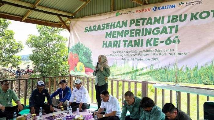 Deputi Bidang Lingkungan Hidup dan Sumber Daya Alam, Myrna Safitri saat berbicara dihadapan petani Ibu Kota, Selasa (24/9/2024). Foto: HO/Humas Otorita IKN