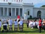 Foto: Presiden Jokowi menyerahkan bonus untuk atlet peraih medali di Paralimpiade 2024, di Istana Merdeka, 11 September 2024. (Eva Safitri/detikcom)