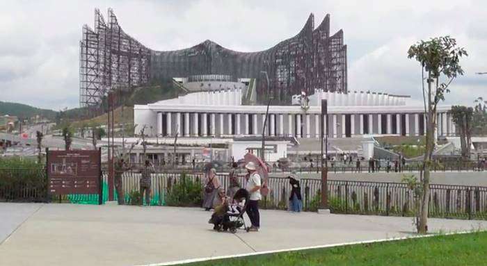 Suasana Ibu Kota Nusantara (IKN) dengan latar belakang Istana Garudan dan Istana Negara.(KOMPAS.com/HILDA B ALEXANDER)