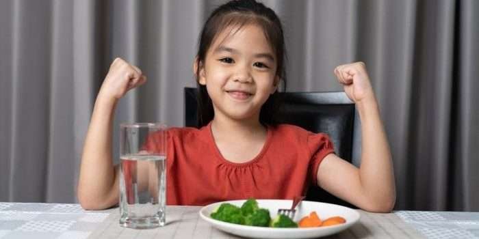 Berikut 6 Manfaat Penting Sarapan bagi Anak